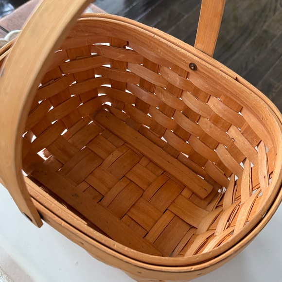 Vintage Handcrafted Woven Basket with Handle - Picture 2 of 9